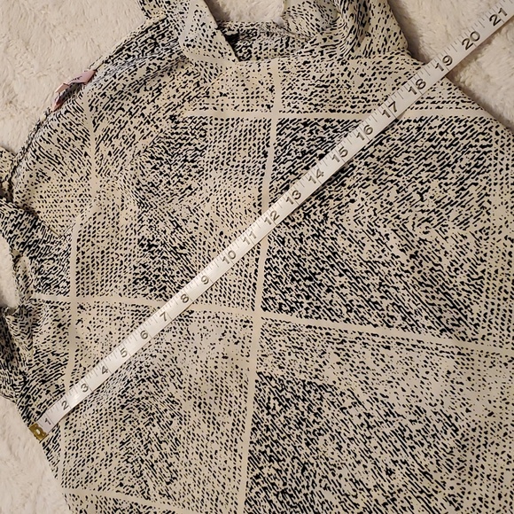 Juicy Couture cold shoulder shirt - Picture 3 of 8